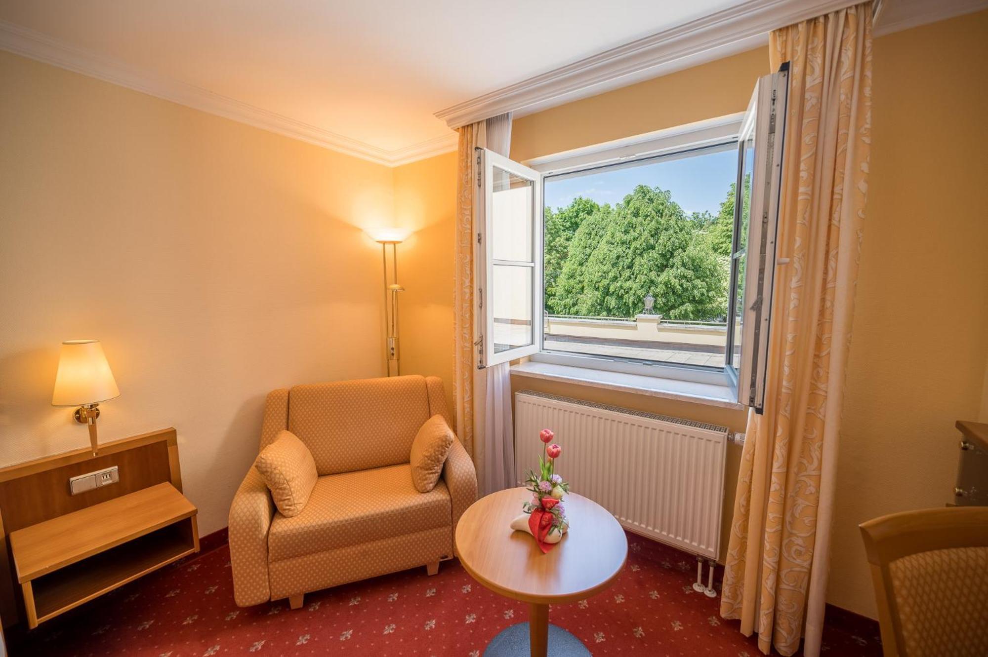 Hotel Am Schlosspark Zum Kurfuerst Oberschleißheim Εξωτερικό φωτογραφία